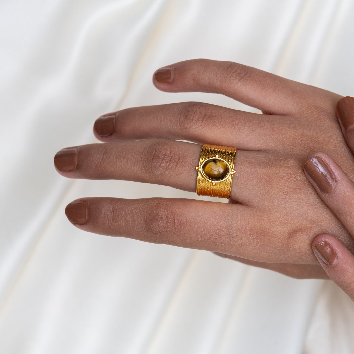 Urban Rani Brown Classic Band Ring