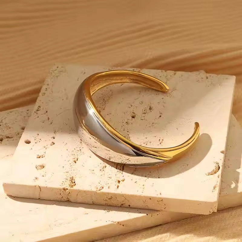 Vega Cuff