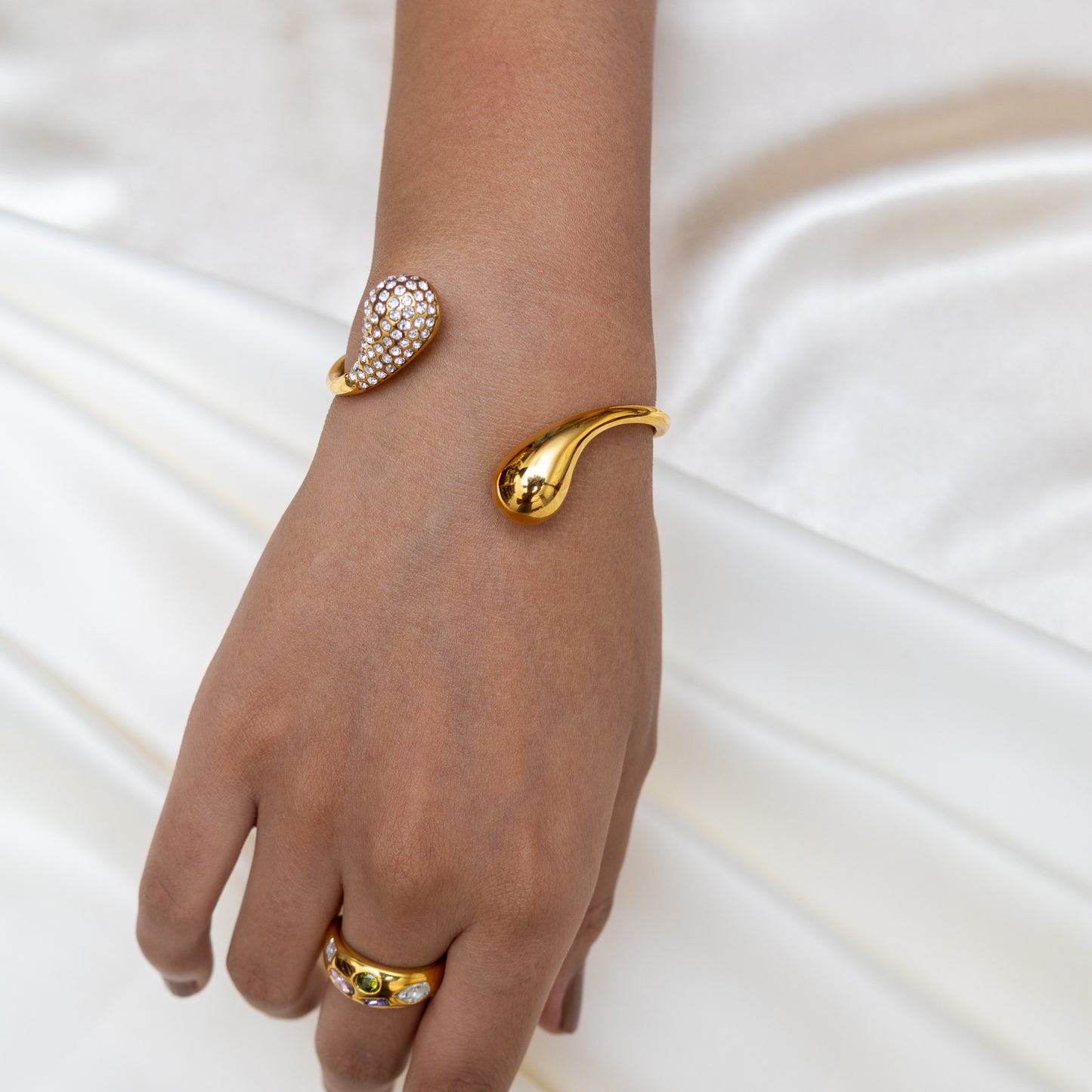 Urban Rani Luminous Curve Bracelet