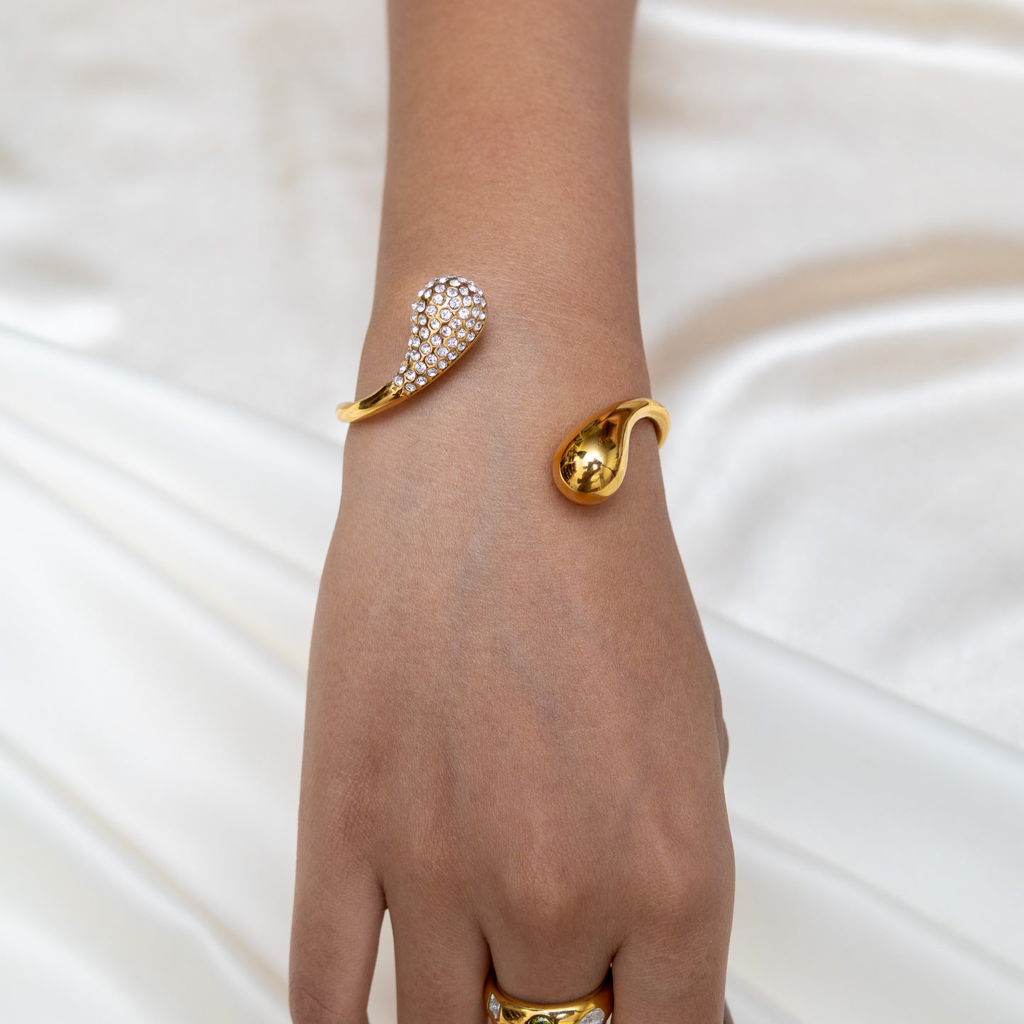 Urban Rani Luminous Curve Bracelet
