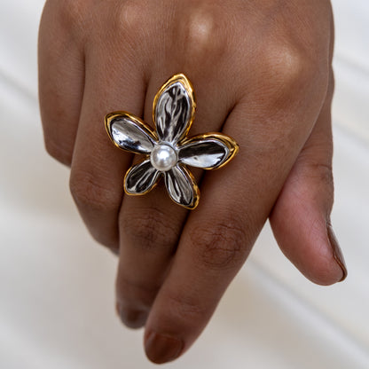Two Tone Daisy Ring