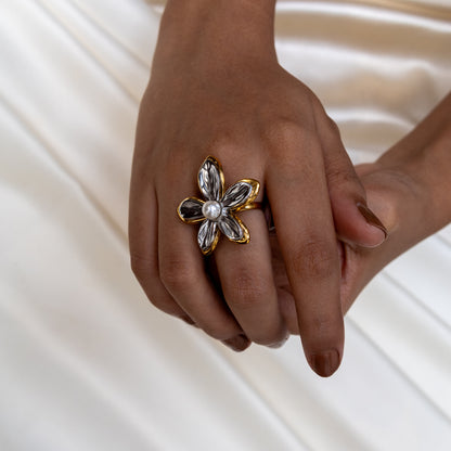 Two Tone Daisy Ring