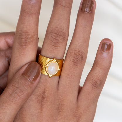 Urban Rani - Wide Stone Band Ring