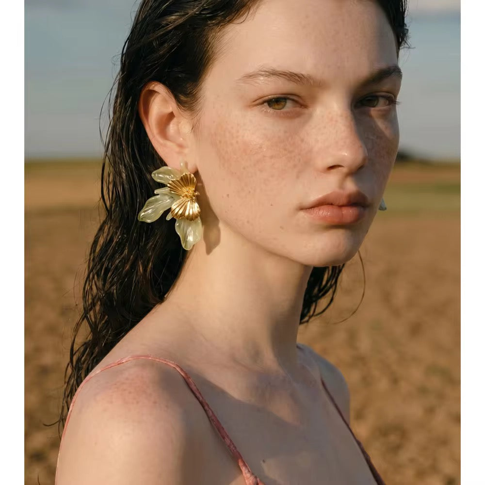 Nargis Flower Earrings