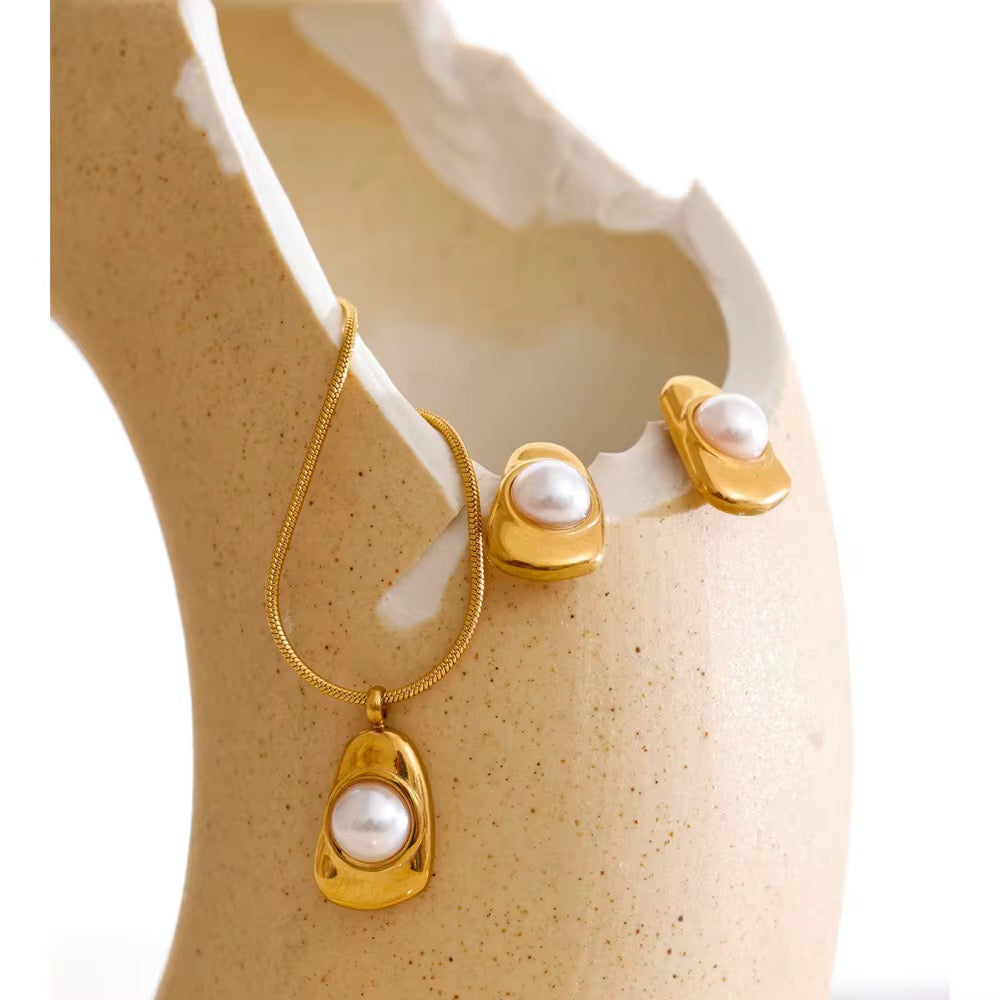 Shabnam pearl necklace and earring set by Navera Jewels
