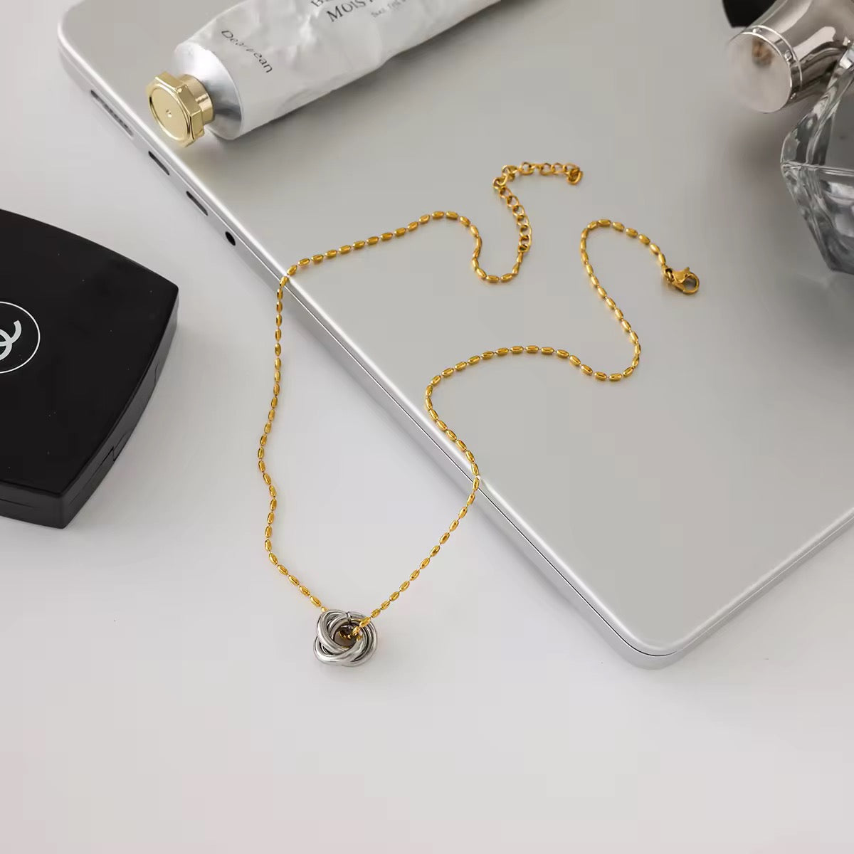 Twirl Necklace
