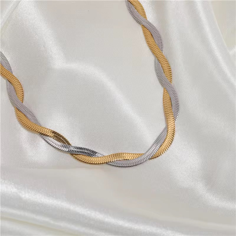 Elara Necklace