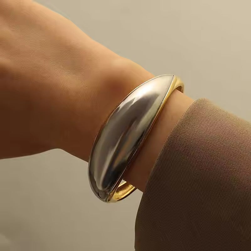 Vega Cuff