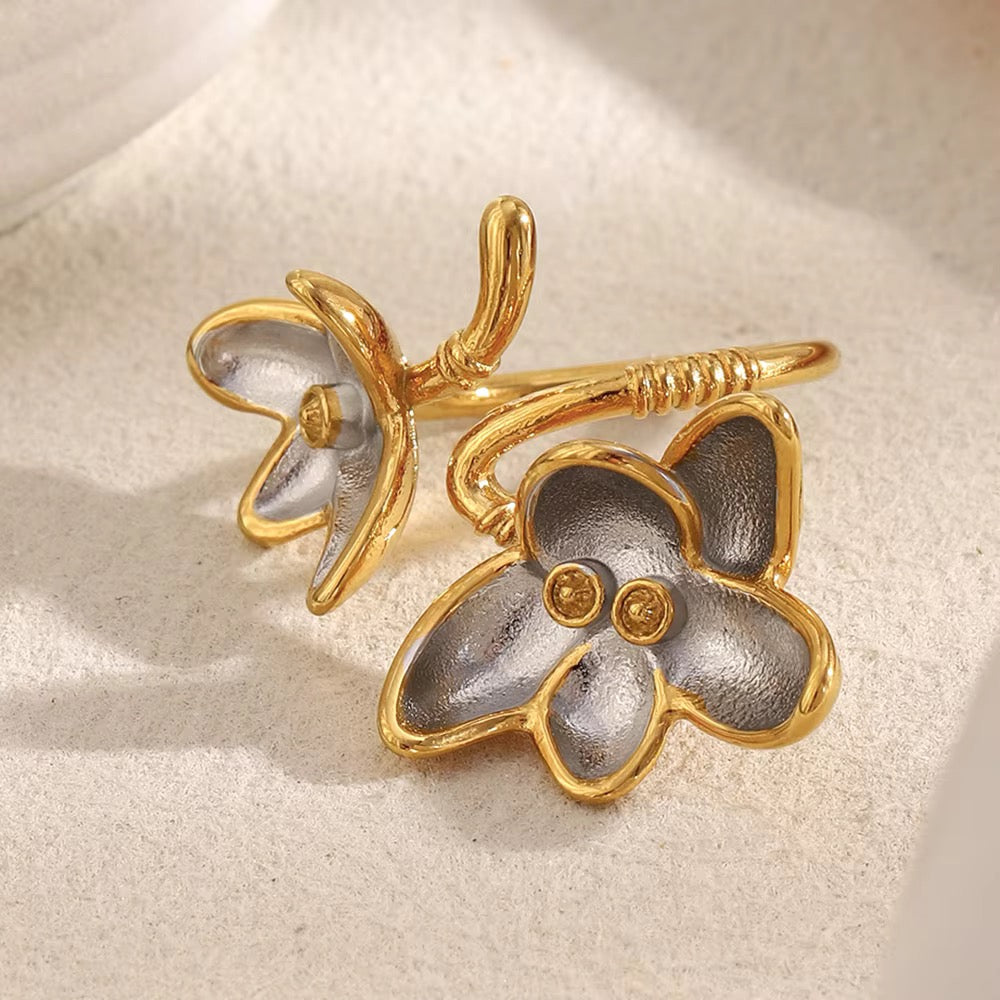 Saanjh Two Tone Flower Ring
