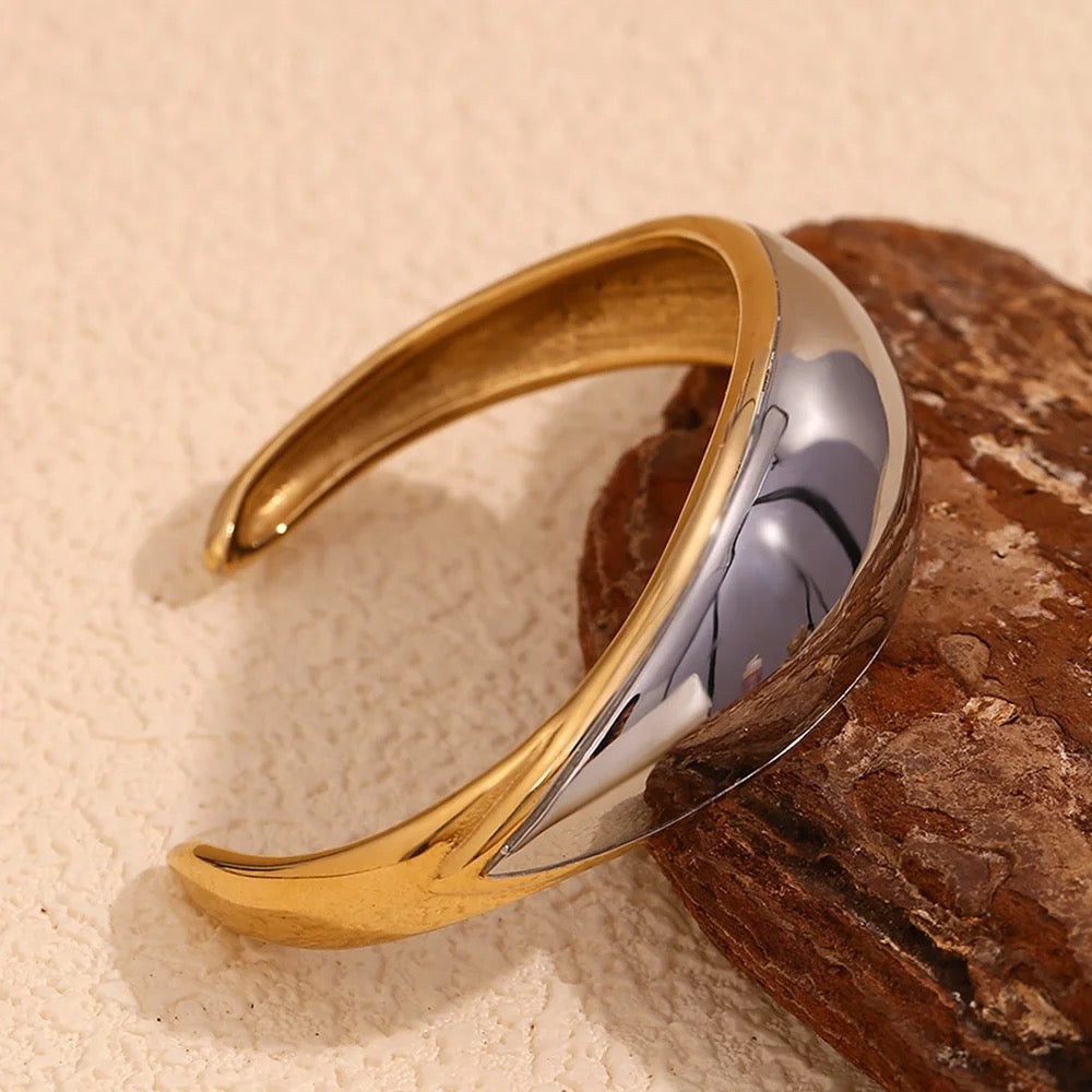 Vega Cuff