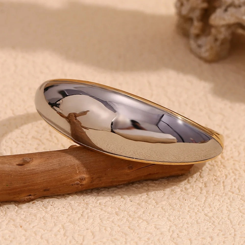Vega Cuff