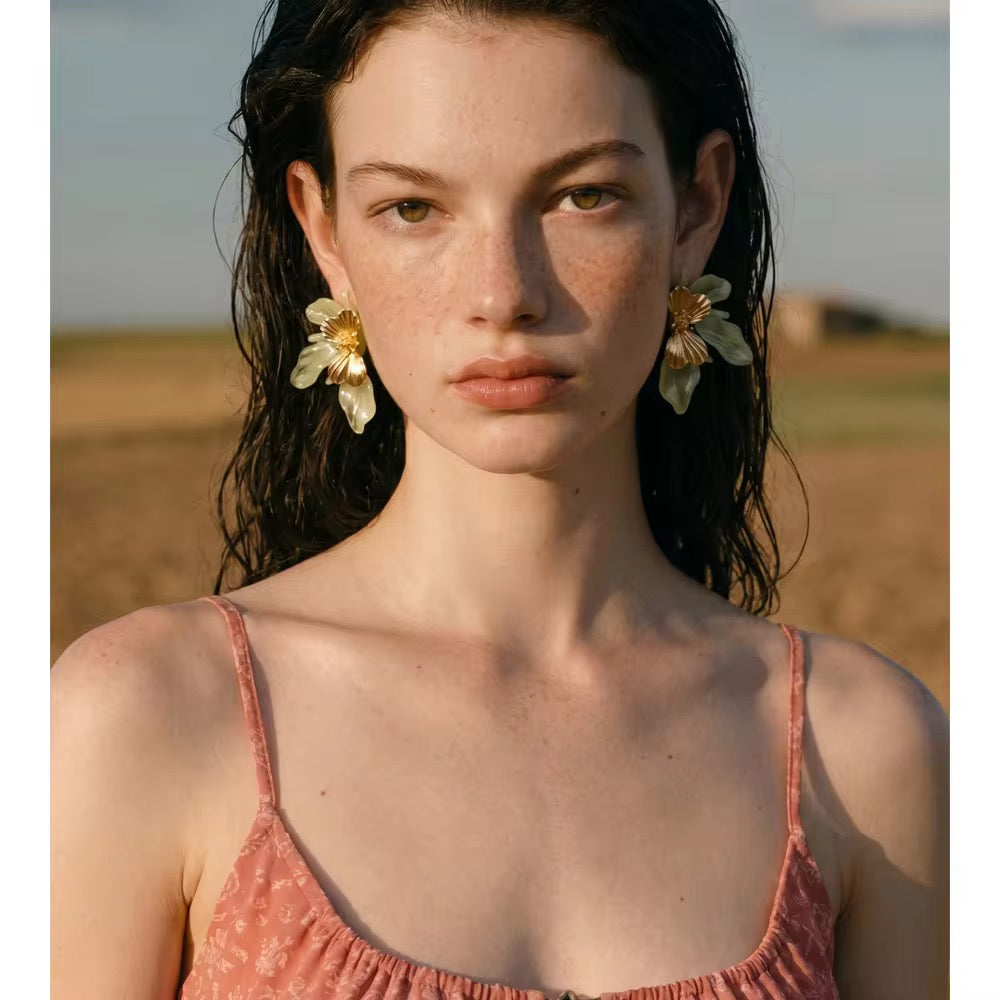 Nargis Flower Earrings
