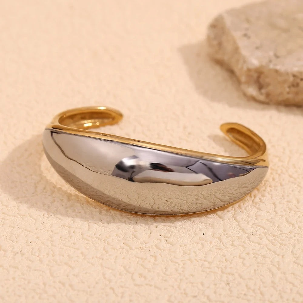 Vega Cuff