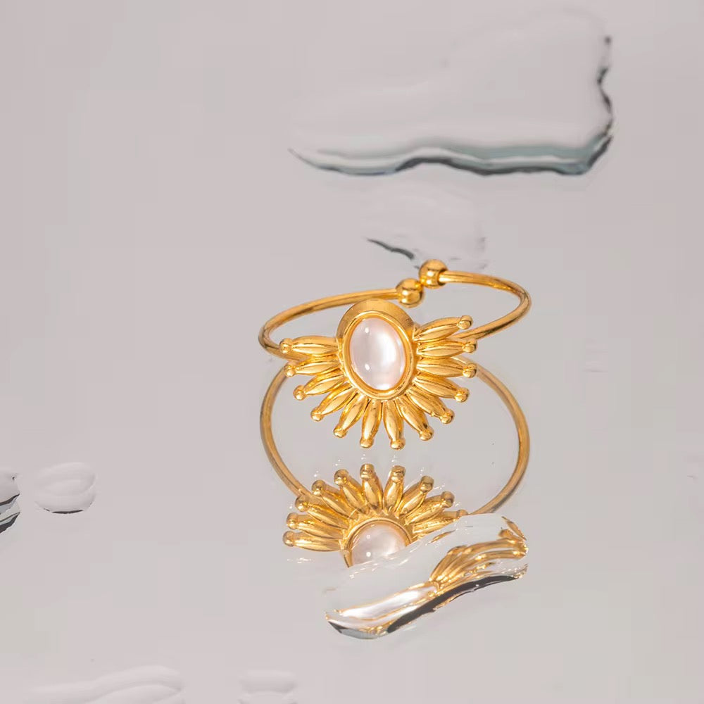 Helia Ring