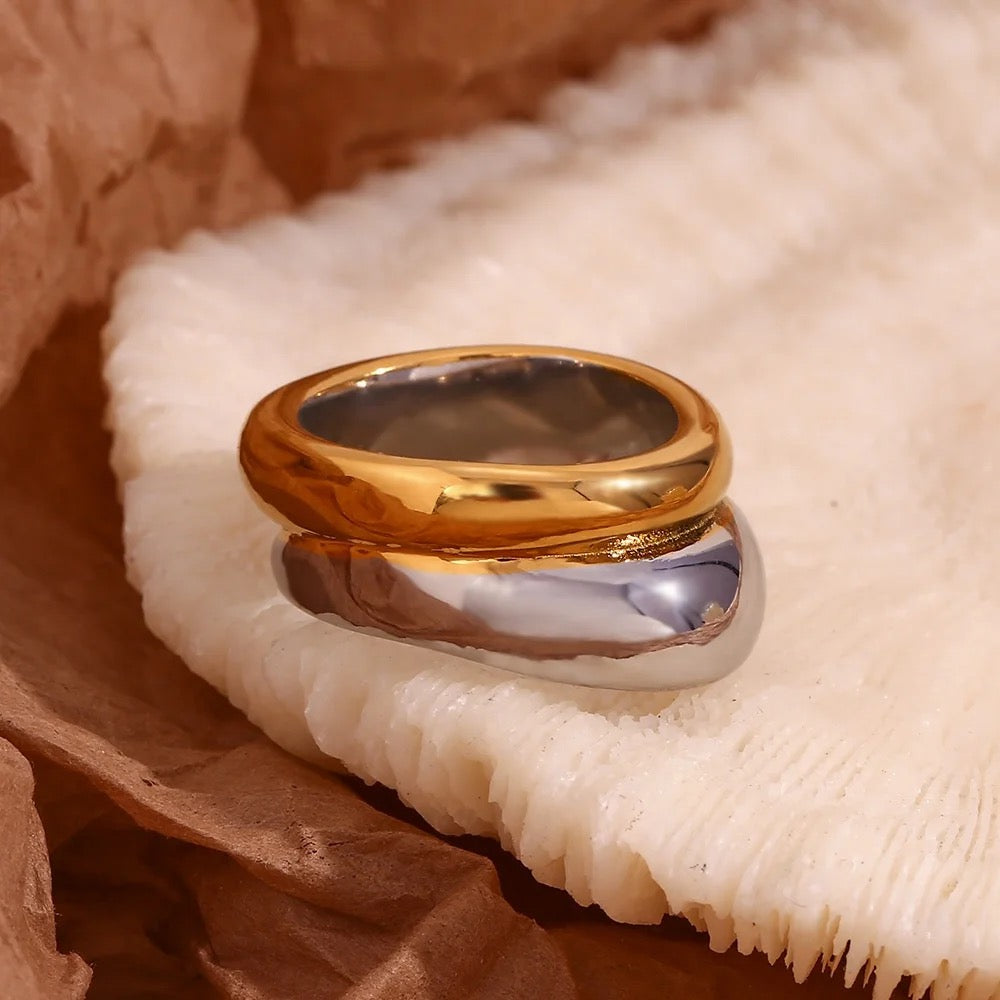 Two Tone Curve Ring