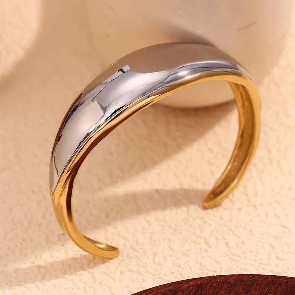 Vega Cuff