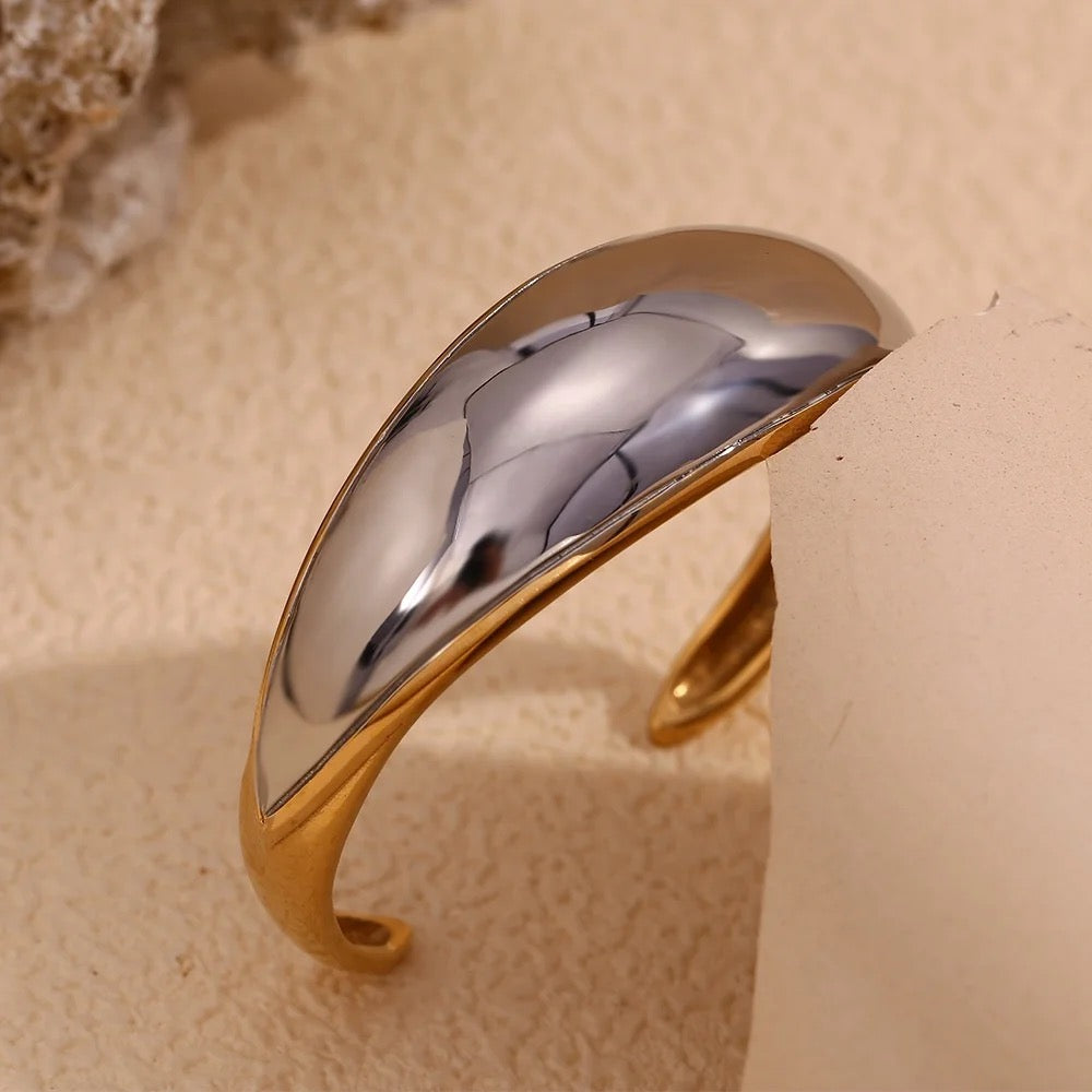 Vega Cuff