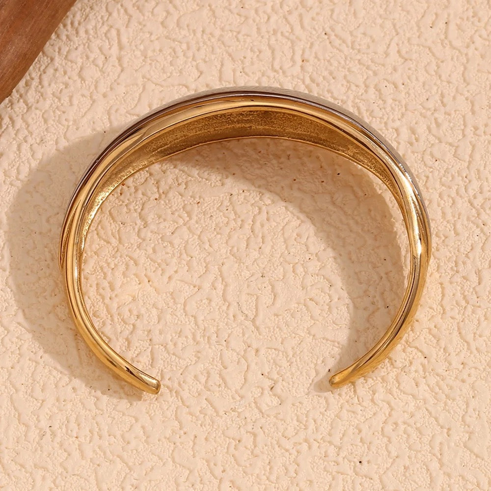 Vega Cuff