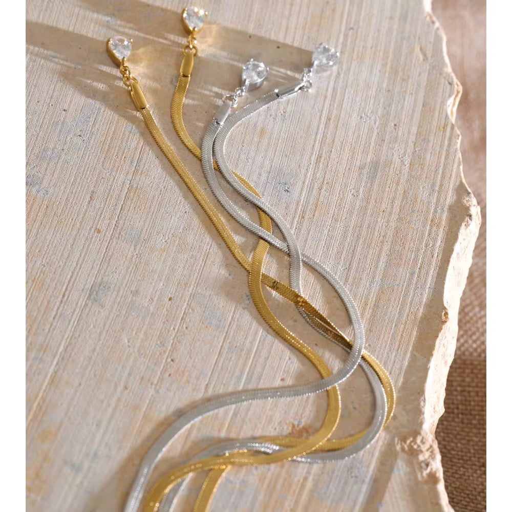 Mira Lariat Necklace
