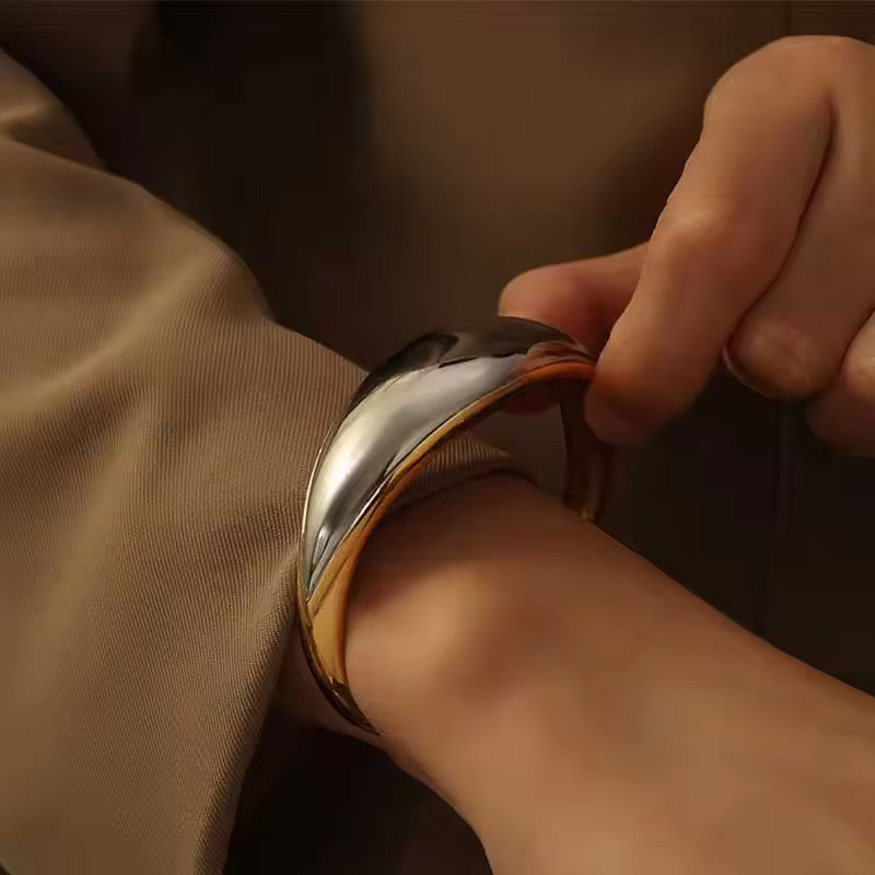 Vega Cuff