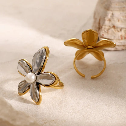 Two Tone Daisy Ring