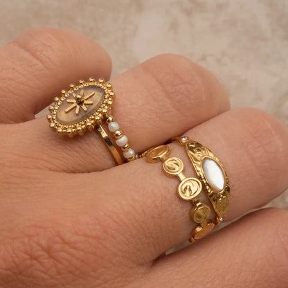 Urban Rani Star Ring