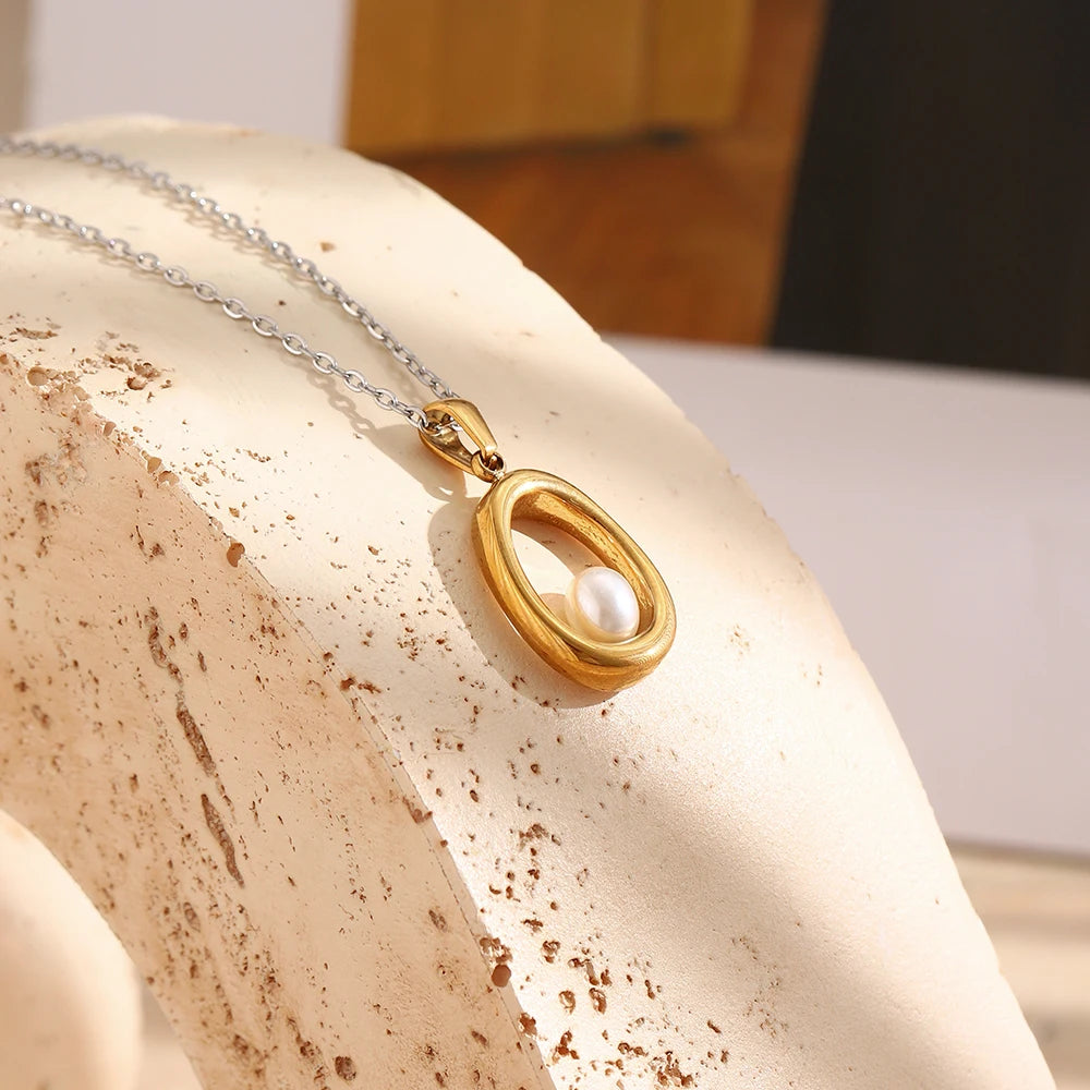 Odette Two-Tone Pearl Pendant Necklace
