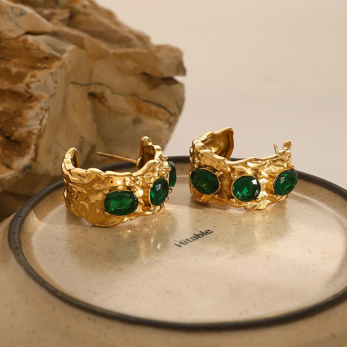 Urban Rani - Vintage Emerald Hammered Round Earrings