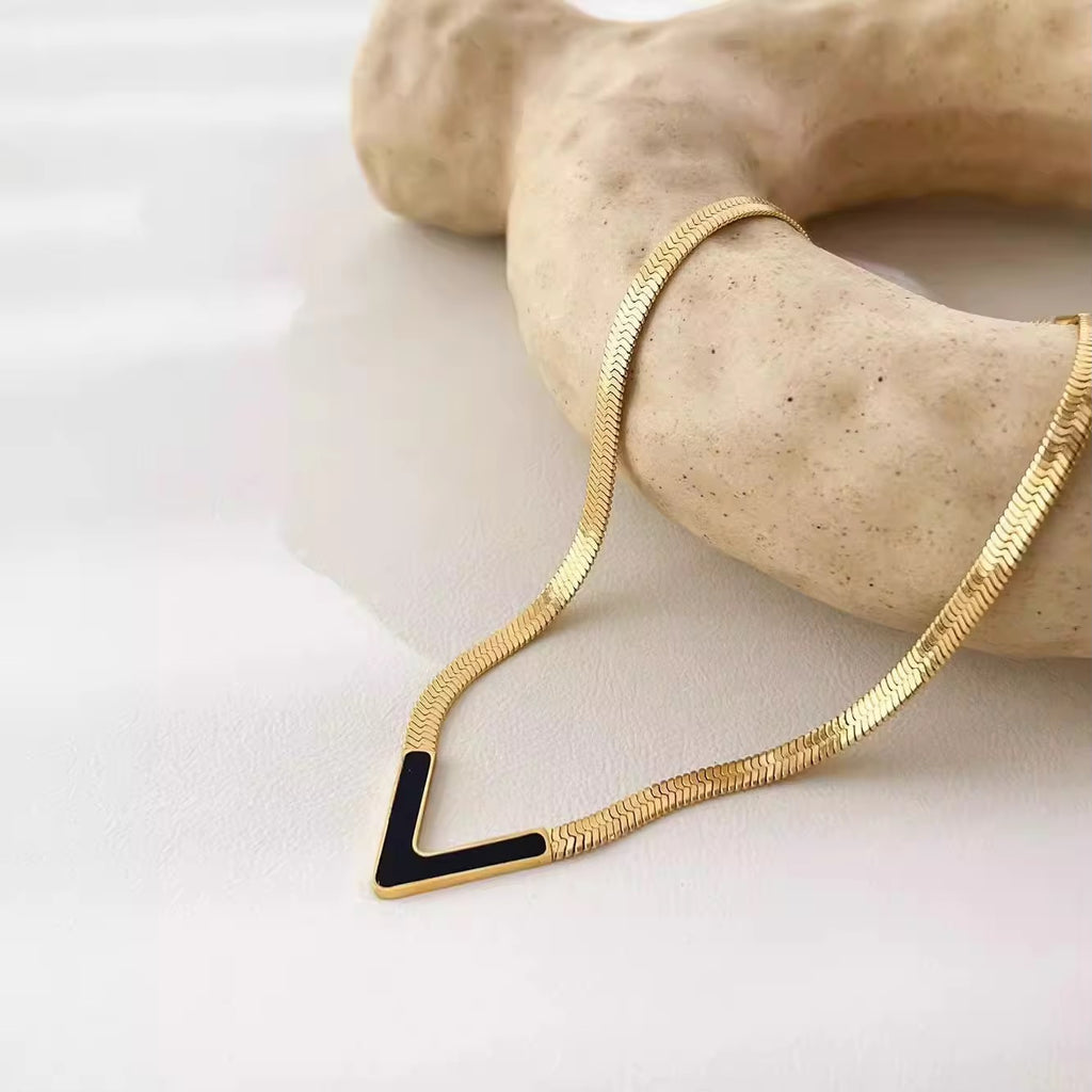 Urban Rani V Luxe Necklace