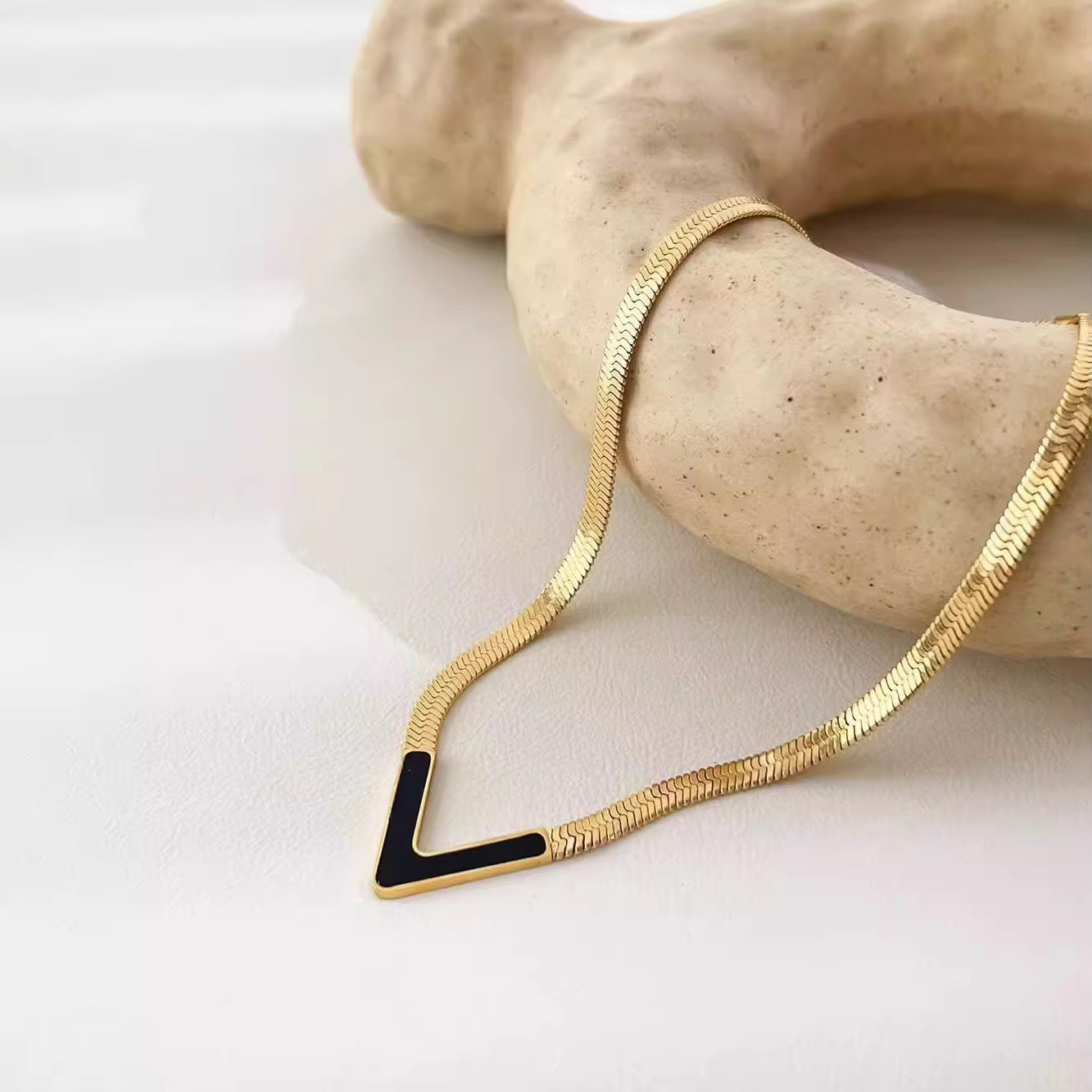 Urban Rani V Luxe Necklace