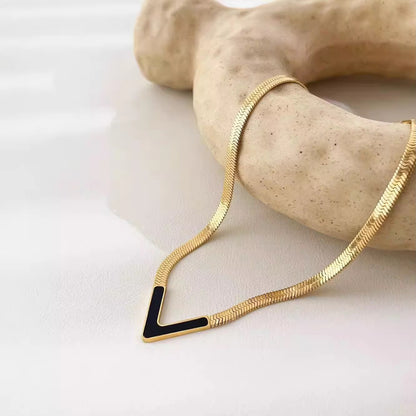 Urban Rani V Luxe Necklace