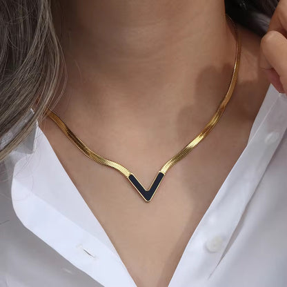 Urban Rani V Luxe Necklace