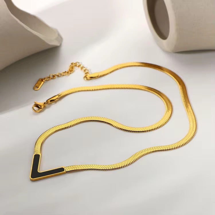 Urban Rani V Luxe Necklace