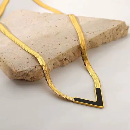 Urban Rani V Luxe Necklace