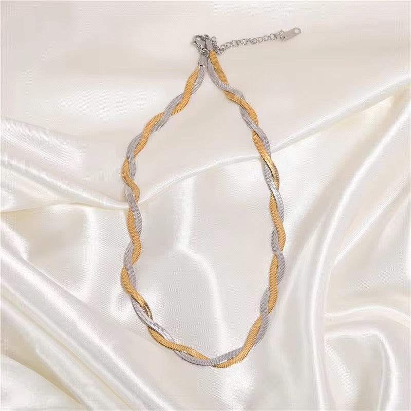 Elara Necklace