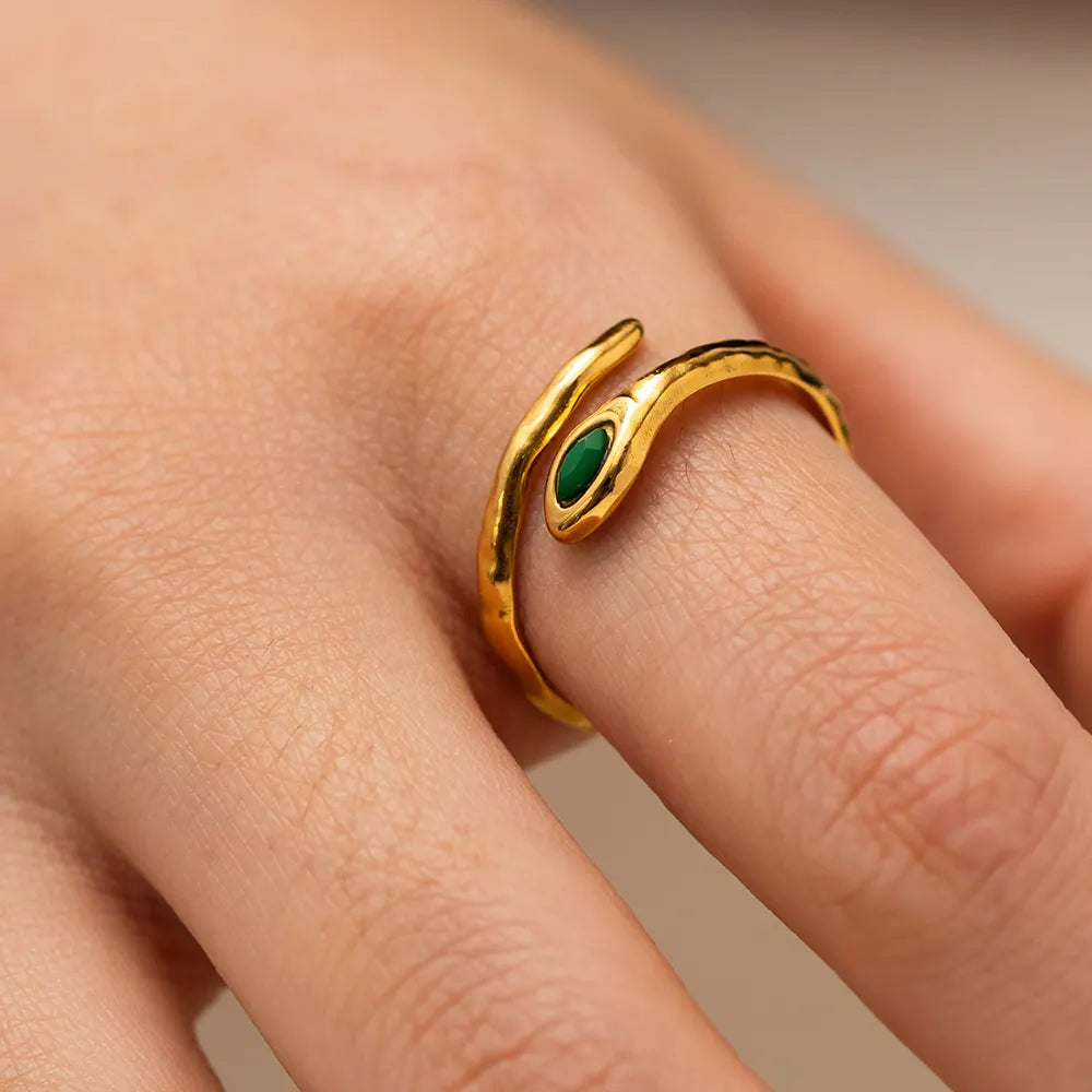 Urban Rani Vine Ring